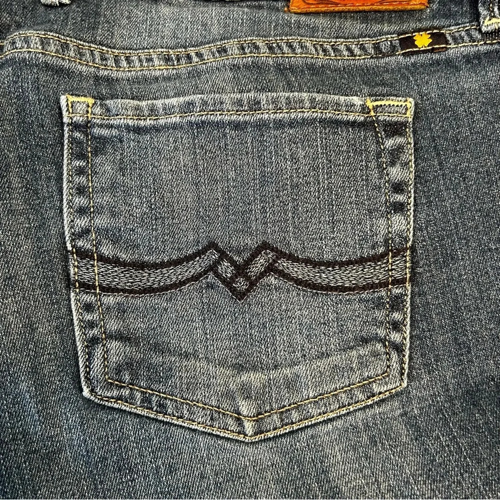 Lucky Brand Sweet and Low Boot Cut Women’s Size 8/29 Dark Blue Wash Jean - Picture 11 of 15